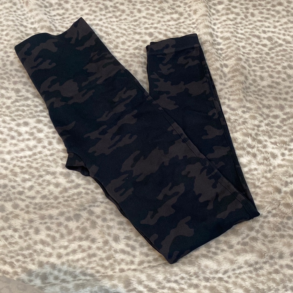 Spanx Look At Me Now Seamless Leggings